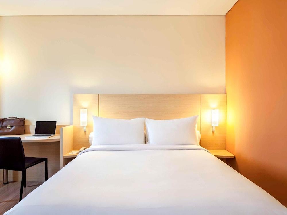 Ibis Jakarta Harmoni Exterior foto