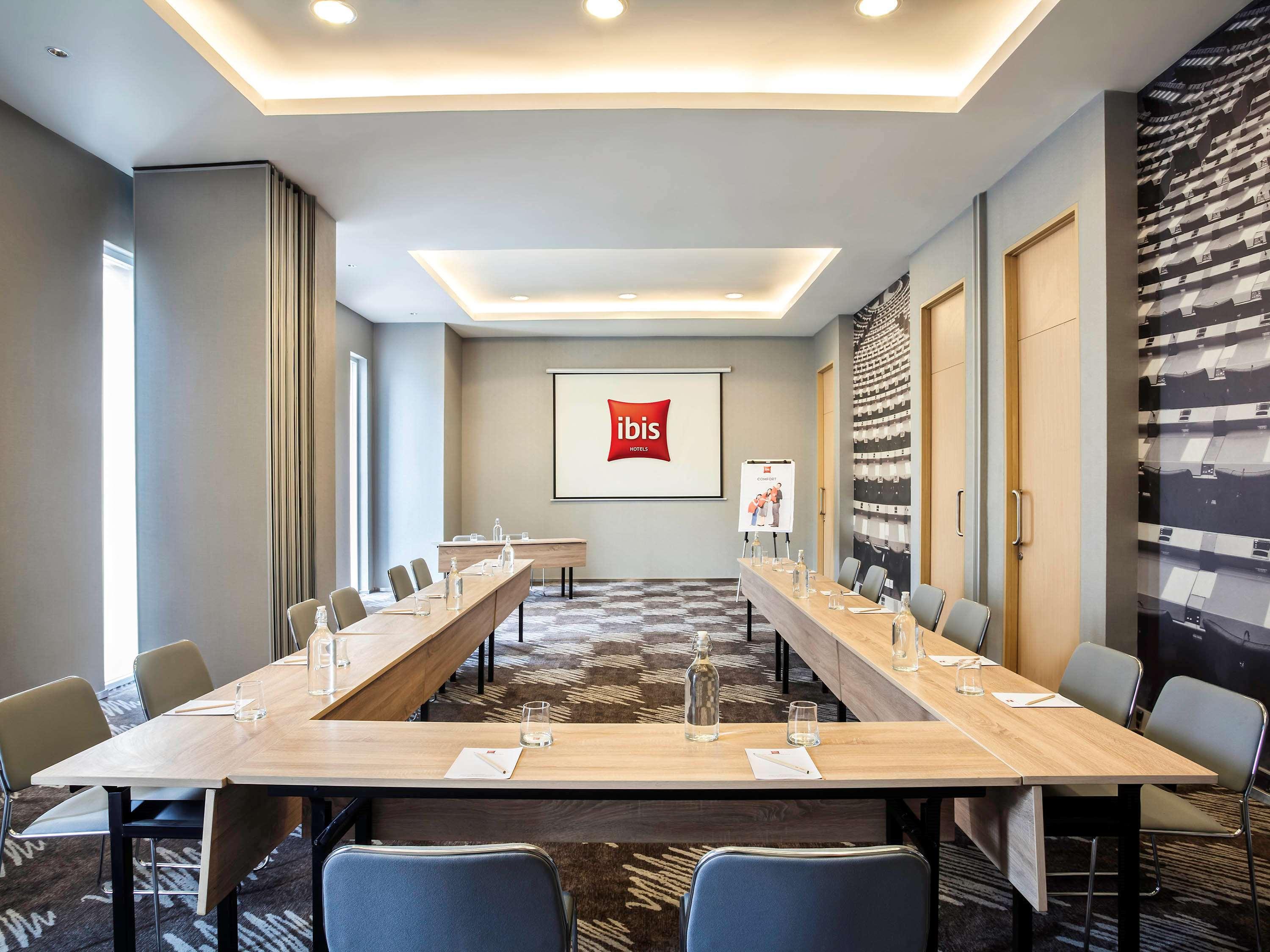 Ibis Jakarta Harmoni Exterior foto