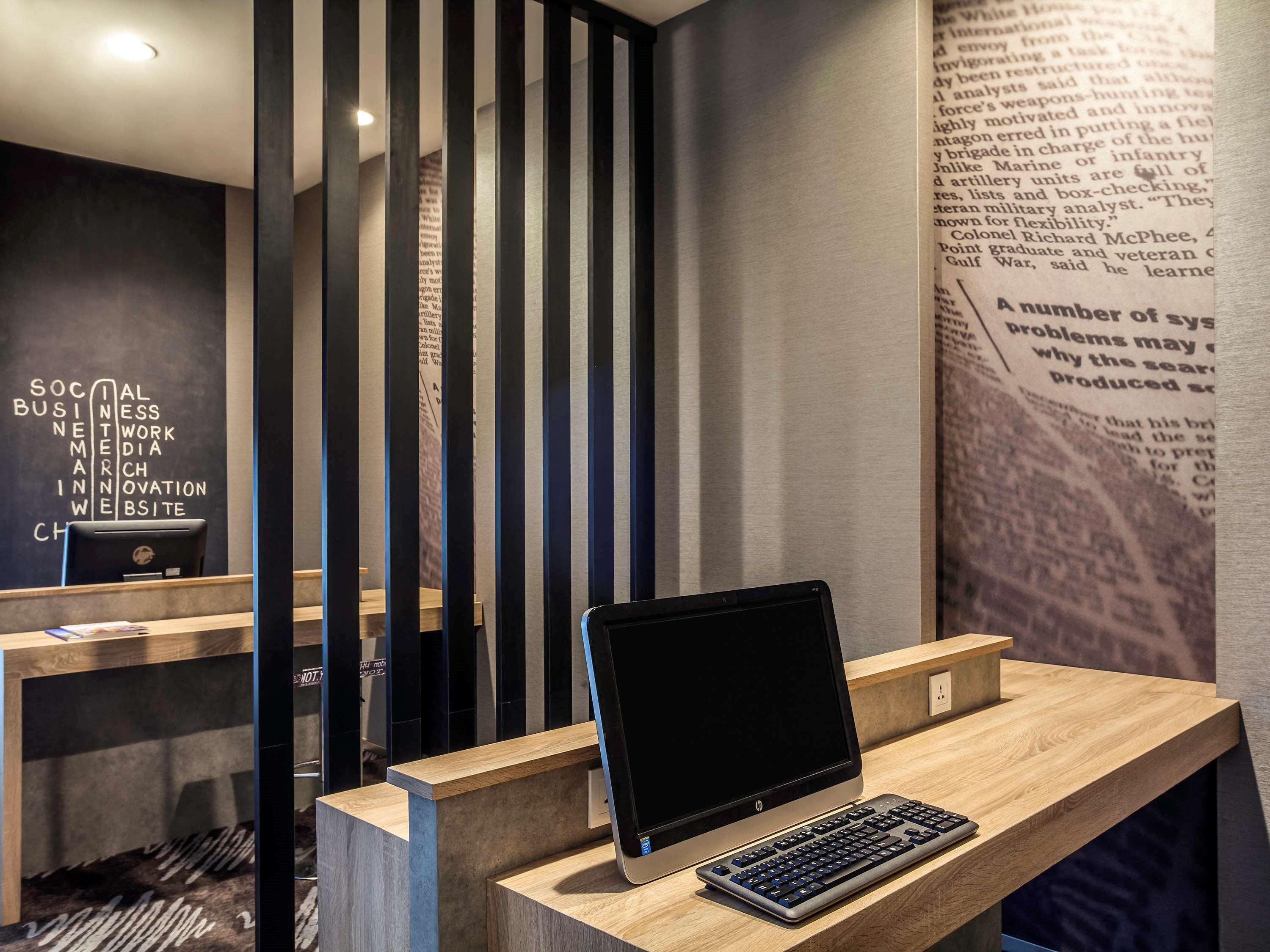 Ibis Jakarta Harmoni Exterior foto