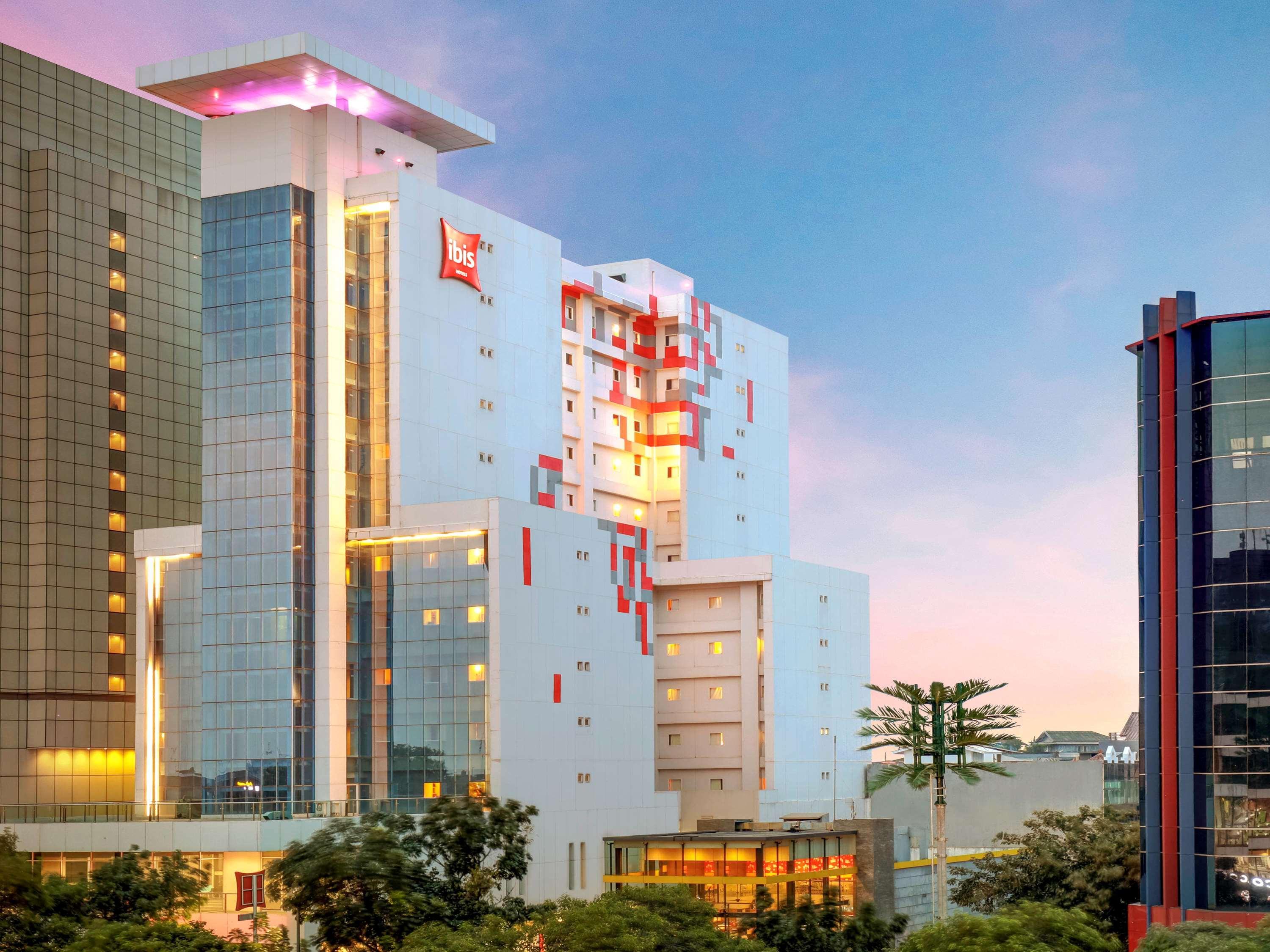 Ibis Jakarta Harmoni Exterior foto